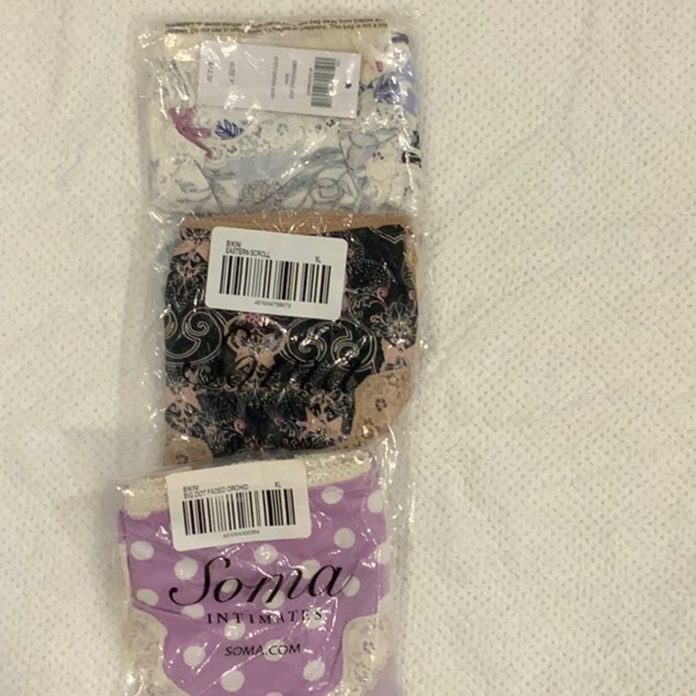 Set of 3 Soma bikini panties, mixed patterns.